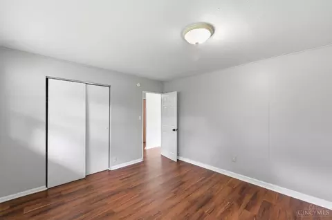 Bedroom - 9596 Pippin Rd, Cincinnati, OH 45231 photo 7 of 8