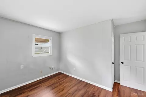 Bedroom - 9596 Pippin Rd, Cincinnati, OH 45231 photo 4 of 8
