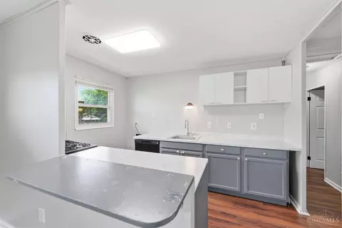 Kitchen - 9596 Pippin Rd, Cincinnati, OH 45231 photo 4 of 4