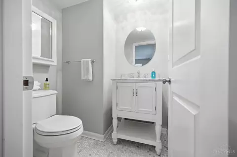 Bath - 6643 Apache Cir, Madeira, OH 45243 photo 4 of 7
