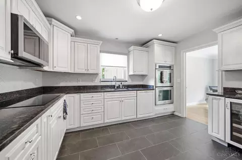 Kitchen - 6643 Apache Cir, Madeira, OH 45243 photo 1 of 4