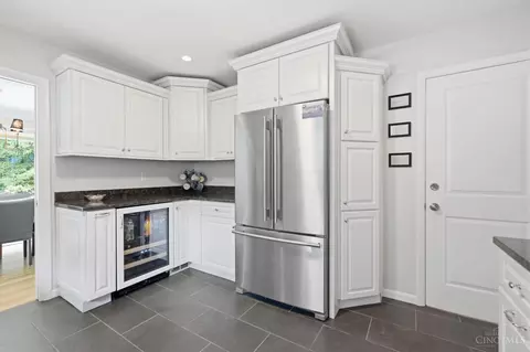 Kitchen - 6643 Apache Cir, Madeira, OH 45243 photo 4 of 4