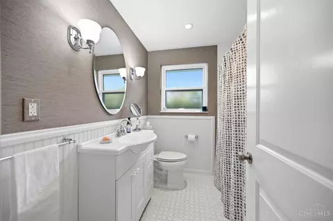 Bath - 6643 Apache Cir, Madeira, OH 45243 photo 5 of 7