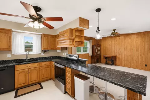 Kitchen - 263 Deephaven Dr, Cincinnati, OH 45238 photo 1 of 2