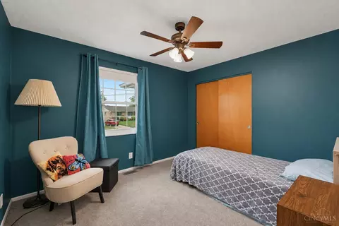 Bedroom - 263 Deephaven Dr, Cincinnati, OH 45238 photo 3 of 4