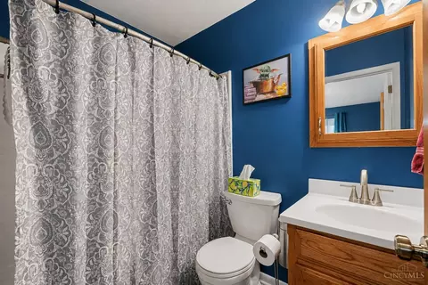 Bath - 263 Deephaven Dr, Cincinnati, OH 45238 photo 2 of 2