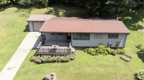 802 Meadowlane Dr, Ripley, OH 45167