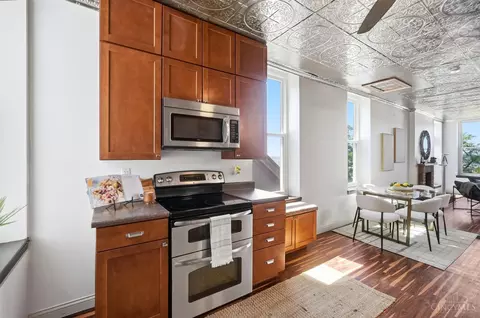 Kitchen - 1810 Walker St, Cincinnati, OH 45202 photo 5 of 6