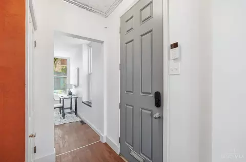 Entry Way - 1810 Walker St, Cincinnati, OH 45202 photo 1 of 13