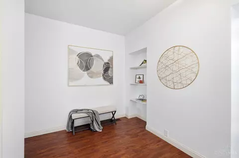Entry Way - 1810 Walker St, Cincinnati, OH 45202 photo 2 of 13