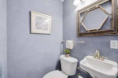 Bath - 1810 Walker St, Cincinnati, OH 45202 photo 1 of 5