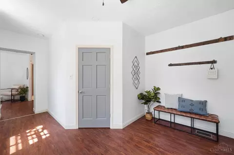 Entry Way - 1810 Walker St, Cincinnati, OH 45202 photo 4 of 13