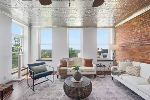 Living - 1810 Walker St, Cincinnati, OH 45202 photo 7 of 9