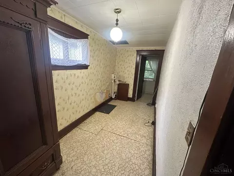 Entry Way - 1216 Carson Ave, Cincinnati, OH 45205 photo 2 of 7