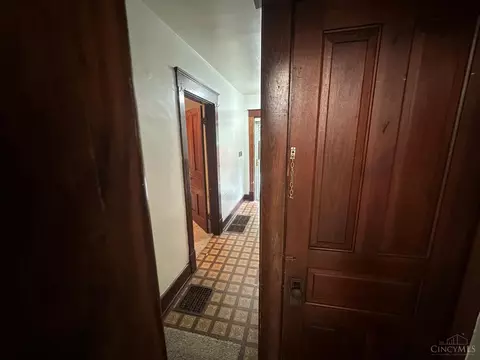 Entry Way - 1216 Carson Ave, Cincinnati, OH 45205 photo 5 of 7