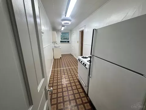 Entry Way - 1216 Carson Ave, Cincinnati, OH 45205 photo 6 of 7