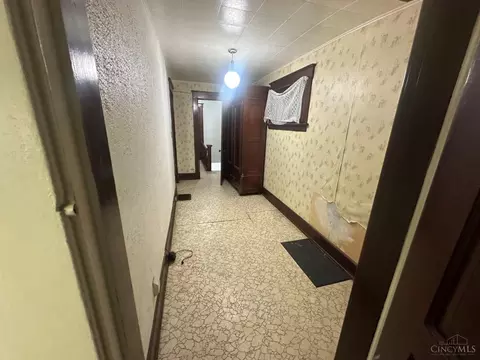Entry Way - 1216 Carson Ave, Cincinnati, OH 45205 photo 1 of 7
