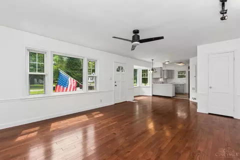 Living - 4077 Mclean Dr, Cincinnati, OH 45255 photo 3 of 6