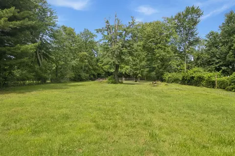 Exterior - 4077 Mclean Dr, Cincinnati, OH 45255 photo 6 of 7