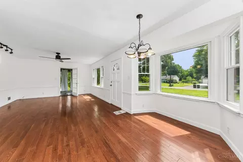 Living - 4077 Mclean Dr, Cincinnati, OH 45255 photo 4 of 6