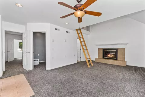 Living - 4077 Mclean Dr, Cincinnati, OH 45255 photo 5 of 6