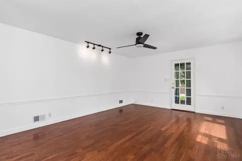 Living - 4077 Mclean Dr, Cincinnati, OH 45255 photo 2 of 6
