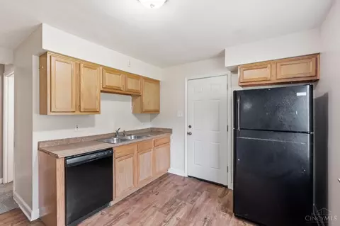 Kitchen - 1694 Ashbrook Dr, Cincinnati, OH 45238 photo 1 of 5
