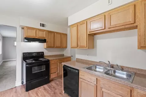 Kitchen - 1694 Ashbrook Dr, Cincinnati, OH 45238 photo 3 of 5