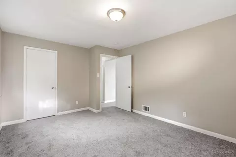 Bedroom - 1694 Ashbrook Dr, Cincinnati, OH 45238 photo 4 of 4