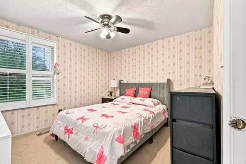 Bedroom - 5369 Edger Dr, Cincinnati, OH 45239 photo 5 of 12