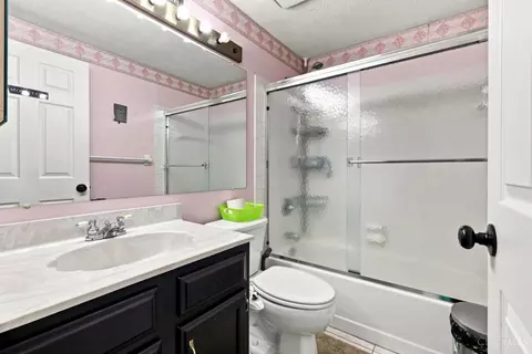 Bath - 5369 Edger Dr, Cincinnati, OH 45239 photo 3 of 3