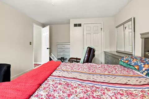 Bedroom - 5369 Edger Dr, Cincinnati, OH 45239 photo 3 of 12