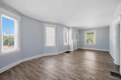 Living - 3238 Gilbert Ave, Cincinnati, OH 45207 photo 2 of 4