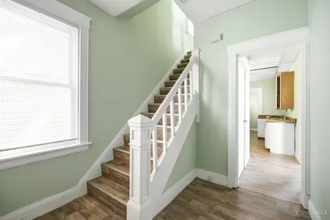 Entry Way - 3238 Gilbert Ave, Cincinnati, OH 45207 photo 3 of 4