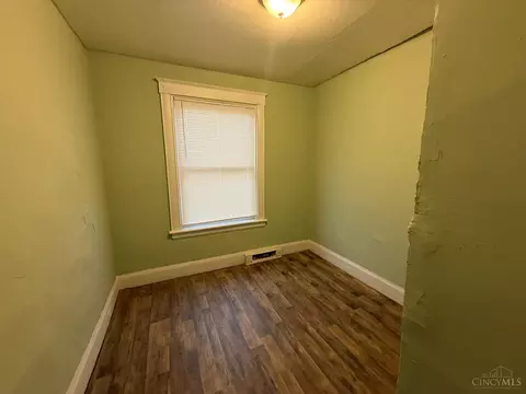 Bedroom - 3238 Gilbert Ave, Cincinnati, OH 45207 photo 3 of 6