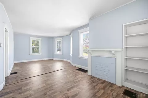 Living - 3238 Gilbert Ave, Cincinnati, OH 45207 photo 1 of 4