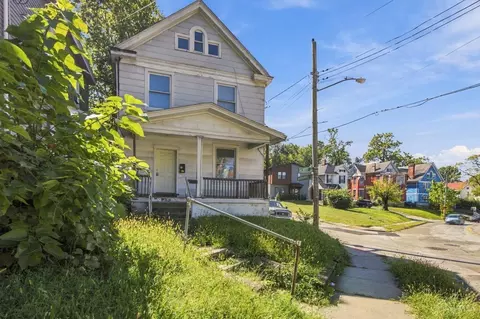 Exterior - 3238 Gilbert Ave, Cincinnati, OH 45207 photo 2 of 3
