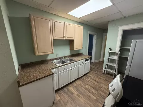 Kitchen - 3238 Gilbert Ave, Cincinnati, OH 45207 photo 2 of 3