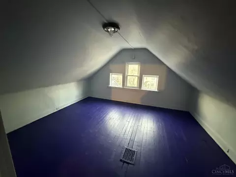 Bedroom - 3238 Gilbert Ave, Cincinnati, OH 45207 photo 6 of 6