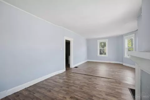 Living - 3238 Gilbert Ave, Cincinnati, OH 45207 photo 3 of 4