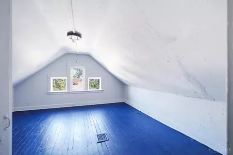 Bedroom - 3238 Gilbert Ave, Cincinnati, OH 45207 photo 6 of 7