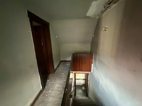 Entry Way - 2307 Vine St, Cincinnati, OH 45219 photo 4 of 4