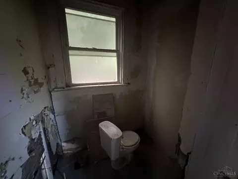 Bath - 2307 Vine St, Cincinnati, OH 45219 photo 1 of 2