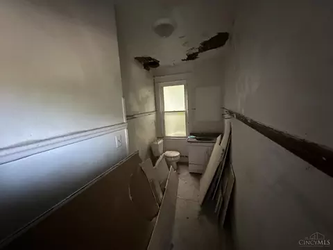 Bath - 2307 Vine St, Cincinnati, OH 45219 photo 2 of 2