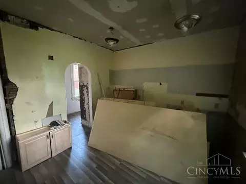 Entry Way - 2307 Vine St, Cincinnati, OH 45219 photo 2 of 4