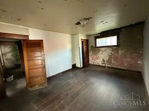 Bedroom - 2307 Vine St, Cincinnati, OH 45219 photo 2 of 3