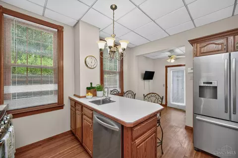 Kitchen - 560 Delta Ave, Cincinnati, OH 45226 photo 5 of 5
