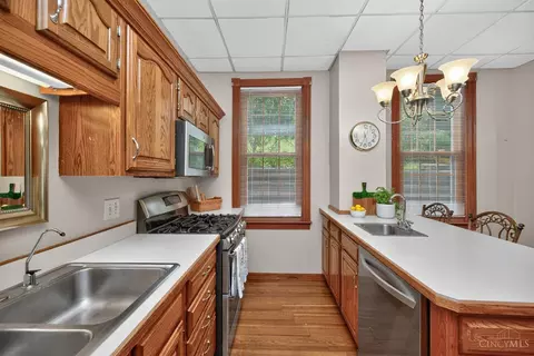 Kitchen - 560 Delta Ave, Cincinnati, OH 45226 photo 3 of 5