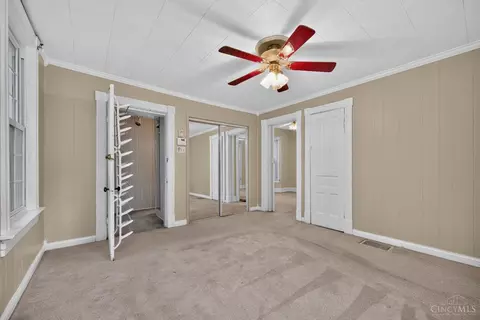 Bedroom - 560 Delta Ave, Cincinnati, OH 45226 photo 6 of 11