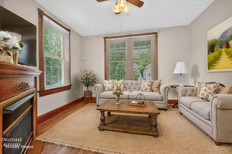 Living - 560 Delta Ave, Cincinnati, OH 45226 photo 1 of 4